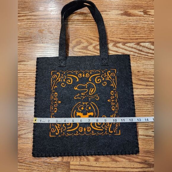 Hallmark Halloween Snoopy Peanuts Trick or Treat Reusable Tote Bag - Picture 5 of 6